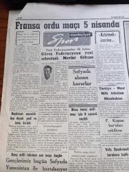 Cumhuriyet Gazetesi - 31 Mart 1959 - Milletvekilleri Seçim Kanunu Tadil Ediliyor - Marmara'da Dolaşan Köpek Balıkları - CHP'de Seçim Hazırlığı - Belediyelerin İşlettiği Elektrik Tesisleri Etibanka Devroluyor - Masonlukla Alakalı Sorunlar - Doğan Nadi Konuşuyor Fotoğrafı - Bir Basın Mahkumiyeti Yargıtayca Bozuldu - Dün Tahliye Edilen Antalya Gazetesinin Sahibi M. Emin Adıson Hapishane Kapısında Fotoğrafı - Hükümet Meydanı Yazan İlhan Tarus Yazı Dizisi - 31 Mart Vakası Yazan Yunus Nadi Yazı Dizisi - Bay Oscar Karikatür - Uluç Ali Yazan Halikarnas Balıkçısı Yazı Dizisi - İngiltere'de Yeşil İhtilal -  Dalay Lama Kızıllardan Kaçarken Ağır Yaralandı - Bir Kazanın Esrarı Yazan Burhan Felek Köşe Yazısı - Eczacı Talebelere Göre 3. Dünya Harbi Çıkacak - Güreş Federasyonu Yeni Sekreteri Mevlüt Göksan -  Beşiktaşlı Muvafık Üye Yetvart Papazoğlu Dayak Yedi Ve Kolu Kırıldı - Masa Tenisi Milli Maçı İçin 6 Oyuncu Seçildi
