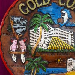 VINTAGE AVUSTRALYA GOLD COAST HATIRASI EL BOYAMA KABARTMA GÖRSELLİ SERAMİK TABAK MADE IN JAPAN