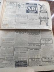Cumhuriyet Gazetesi - 28 Kasım 1953 - Sen Ben Derken Yazan Nadir Nadi Başmakale - Moskova'nın Yeni Barış Taarruzu - Türkiye Bankalar Birliği - Stassen Önümüzdeki Ay Türkiye'ye Geliyor - Fransız Hükümeti Dün Büyük Tehlike Atlattı - Wembley Stadında Asrın Futbol Maçı İngiltere 3 Macaristan 6 Fotoğrafı - Pakistan Genel Valisi Gulam Muhammed Dün İstanbul'a Geldi Fotoğraf - Kırıkkale'de Görülen Uçan Daire - Eski İran Başbakanı Musaddık Müdafaasını Yapıyor - Pastörize Süt Fabrikaları Müşkül Durumda - Uçan Daire Muamması Hakkında İlk Eser - Kanada Amerika Arasında Radar Anlaşması - İzmir'de Büyük Bir Traktör Fabrikası Kuruluyor - Tütün Ve Ciğer Kanseri - Galatasaray Beykoz Karşılaşması - 1953 1954 Yunus Nadi Mükafatı En Güzel Hikaye - Beynelmilel Portreler Maurice Thorez - Kore'den 28 Yaralımız Geliyor - Tahran'a Dönen Prenses Fotoğrafı - İstanbul Belediyesi Şehir Tiyatroları Dram Kısmında Yavru Kartal Komedi Kısmında Onu Çok Seviyordum Piyesi - Yeni Eczaneler Kanunu - Kadriye Sarıca