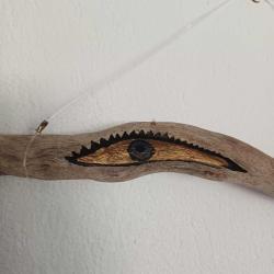 Ahşap yılan formunda nazarlık