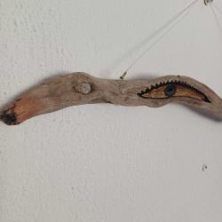 Ahşap yılan formunda nazarlık