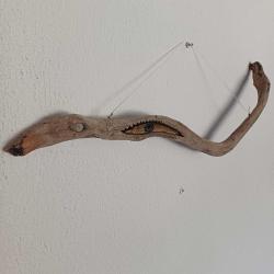 Ahşap yılan formunda nazarlık