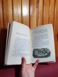 KAYIP KİTAPLIKTAKİ İSKELET