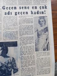 Cumhuriyet Pazar Gazetesi - 16 Ocak 1955 - Yedi Dakika Yazan Doğan Nadi Köşe Yazısı - Renkli Karikatür - Gelişi Güzel Yazan Hamdi Varoğlu - Sanat Haftası Yazan Selmi Andak - Sanat Ve Çıplaklık - Küçük Kral Çizen O. Soglow - Haftanın Şakaları Yazan Burhan Felek - Eğlencelik Köşesi - Elizabeth Taylor'un Yeni Filmi Paris'i Son Gördüğünde Fotoğrafı - Geçen Sene Adı En Çok Geçen Kadın Marilyn Monroe Fotoğrafı - Kadın Severse Filminden Bir Sahne Muzaffer Tema İle Leyla Altın - Atıf Kaptanla Gani Turanlı Kara Vadi Filminin Bir Sahnesinde - Neriman Köksal İle Kenan Artun Kara Vadi Filmimi Bir Sahnesinde - Hollywood'da Yaşlı Artistlere Karşı Bir Savaş Açıldı - Clark Gable Resmi Kayıtlara Göre Elli Dört Yaşındadır Fotoğrafı - Ev Kadın Moda Köşesi - Kitaplar Ve İnsanlar Bir Han'ın Sakinleri Yazan Faruk Toprak - Ali Ulvi'den Seyahatname - Ankara'nın En Az Alkol Harcadığı Bir Yılbaşı Yazan Feyyaz Tokar - Boş Vakitlerini Nasıl Geçirirlermiş Röportajı Yapan Reşad Enis - Cevad Fehmi Başkut Fotoğraf