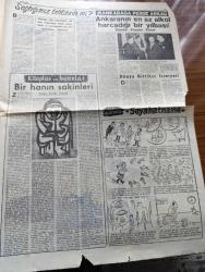 Cumhuriyet Pazar Gazetesi - 16 Ocak 1955 - Yedi Dakika Yazan Doğan Nadi Köşe Yazısı - Renkli Karikatür - Gelişi Güzel Yazan Hamdi Varoğlu - Sanat Haftası Yazan Selmi Andak - Sanat Ve Çıplaklık - Küçük Kral Çizen O. Soglow - Haftanın Şakaları Yazan Burhan Felek - Eğlencelik Köşesi - Elizabeth Taylor'un Yeni Filmi Paris'i Son Gördüğünde Fotoğrafı - Geçen Sene Adı En Çok Geçen Kadın Marilyn Monroe Fotoğrafı - Kadın Severse Filminden Bir Sahne Muzaffer Tema İle Leyla Altın - Atıf Kaptanla Gani Turanlı Kara Vadi Filminin Bir Sahnesinde - Neriman Köksal İle Kenan Artun Kara Vadi Filmimi Bir Sahnesinde - Hollywood'da Yaşlı Artistlere Karşı Bir Savaş Açıldı - Clark Gable Resmi Kayıtlara Göre Elli Dört Yaşındadır Fotoğrafı - Ev Kadın Moda Köşesi - Kitaplar Ve İnsanlar Bir Han'ın Sakinleri Yazan Faruk Toprak - Ali Ulvi'den Seyahatname - Ankara'nın En Az Alkol Harcadığı Bir Yılbaşı Yazan Feyyaz Tokar - Boş Vakitlerini Nasıl Geçirirlermiş Röportajı Yapan Reşad Enis - Cevad Fehmi Başkut Fotoğraf