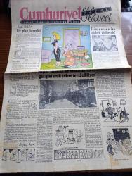Cumhuriyet Pazar Gazetesi - 22 Kasım 1953 - Yedi Dakika Yazan Doğan Nadi Köşe Yazısı - Renkli Karikatür - İlim Nerede İse Ölüleri Diriltecek - Kışın Sıcaklık Da Elektrik Su Ve Gaz Gibi Artık Evlere Tevzi Ediliyor - Haftanın Şakaları Yazan Burhan Felek - Fransa ve İtalya'nın Serpuşları Yazan Halikarnas Balıkçısı - Lana Turner'i Lex Barker'dan Dinleyelim Fotoğrafı - Üç Yeni Genç Kenan Pars Özkan Gürol Ve Altan Tükel Fotoğrafı - Hollywood'un İhmalkar Babaları - Soygun Filmi Fotoğraf - Sadri Alışık - Ann Sheridan Fotoğraf - Ev Kadın Moda - Karı Koca Davaları - Haftanın En Seçme Manto Ve Rob Modelleri - İngiltere'den Notlar Yazan Cenap Ozankan - Irak'tan Paris'e Tabii Gaz - Tatbiki Unutulan Meşhur Belediye Zabıtası Talimatnamesi Yazan Metin Ergin - Deniz Suyu İle Buz İmal Eden Yeni Bir Makine Fotoğraf - Çocuk 2 Yaşında İken Büyüdüğü Zaman Ne Boyda Olacağı Anlaşılır - İster İnan İster İnanma Çizen Ripley - Fransız Şairi Panard Tarafından Şişe Şeklinde Saraba Dair Yazılan Manzume