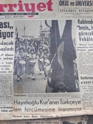 Hürriyet Gazetesi - 4 Ekim 1958 - Partilerin Seçim Havası İçinde Geziler Tertipliyor - İstanbul'un Düşman İşgalinden Kurtuluşunun 34. Yıldönümü Kutlandı Fotoğraf - Kıbrıs'ta mi Temsilcimiz İçin Garip Bir İddia Öne Sürüldü - Belediye Meclisi İETT Zamlarından Habersiz - Diyanet İşleri Başkanı Eyüp Sabri Hayırlıoğlu Kur'an'ın Türkçe'ye Tam Tercümesini İnanmıyor - Şarap Fiyatları Serbest Bırakıldı - İstanbul'da Sinema Tiyatro Programı - Kutbun Altından Nasıl Geçtik Yazan Kaptan Anderson - Türk Casusu İngiliz Kemal Kıbrıs Muammasının Peşinde Yazan İngiliz Kemal - Kıvılcım Ve Ateş Yazan Muazzez Tahsin Berkant Yazı Dizisi - Vefa Beykoz Bugün 15.15 De Karşılaşıyor - Karagümrük Dünkü Lig Maçında Kasımpaşayı 2 0 Yendi Fotoğraf - Beşiktaş Son İdmanını Dün Yaptı Fenerbahçe'de Bugün Çalışacak - Futbol Federasyonu Reisi Orhan Şeref Apak Bugün Bir Toplantı Yapacak