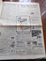 Hürriyet Gazetesi - 4 Ekim 1958 - Partilerin Seçim Havası İçinde Geziler Tertipliyor - İstanbul'un Düşman İşgalinden Kurtuluşunun 34. Yıldönümü Kutlandı Fotoğraf - Kıbrıs'ta mi Temsilcimiz İçin Garip Bir İddia Öne Sürüldü - Belediye Meclisi İETT Zamlarından Habersiz - Diyanet İşleri Başkanı Eyüp Sabri Hayırlıoğlu Kur'an'ın Türkçe'ye Tam Tercümesini İnanmıyor - Şarap Fiyatları Serbest Bırakıldı - İstanbul'da Sinema Tiyatro Programı - Kutbun Altından Nasıl Geçtik Yazan Kaptan Anderson - Türk Casusu İngiliz Kemal Kıbrıs Muammasının Peşinde Yazan İngiliz Kemal - Kıvılcım Ve Ateş Yazan Muazzez Tahsin Berkant Yazı Dizisi - Vefa Beykoz Bugün 15.15 De Karşılaşıyor - Karagümrük Dünkü Lig Maçında Kasımpaşayı 2 0 Yendi Fotoğraf - Beşiktaş Son İdmanını Dün Yaptı Fenerbahçe'de Bugün Çalışacak - Futbol Federasyonu Reisi Orhan Şeref Apak Bugün Bir Toplantı Yapacak