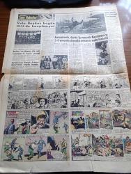 Hürriyet Gazetesi - 4 Ekim 1958 - Partilerin Seçim Havası İçinde Geziler Tertipliyor - İstanbul'un Düşman İşgalinden Kurtuluşunun 34. Yıldönümü Kutlandı Fotoğraf - Kıbrıs'ta mi Temsilcimiz İçin Garip Bir İddia Öne Sürüldü - Belediye Meclisi İETT Zamlarından Habersiz - Diyanet İşleri Başkanı Eyüp Sabri Hayırlıoğlu Kur'an'ın Türkçe'ye Tam Tercümesini İnanmıyor - Şarap Fiyatları Serbest Bırakıldı - İstanbul'da Sinema Tiyatro Programı - Kutbun Altından Nasıl Geçtik Yazan Kaptan Anderson - Türk Casusu İngiliz Kemal Kıbrıs Muammasının Peşinde Yazan İngiliz Kemal - Kıvılcım Ve Ateş Yazan Muazzez Tahsin Berkant Yazı Dizisi - Vefa Beykoz Bugün 15.15 De Karşılaşıyor - Karagümrük Dünkü Lig Maçında Kasımpaşayı 2 0 Yendi Fotoğraf - Beşiktaş Son İdmanını Dün Yaptı Fenerbahçe'de Bugün Çalışacak - Futbol Federasyonu Reisi Orhan Şeref Apak Bugün Bir Toplantı Yapacak