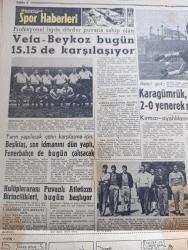 Hürriyet Gazetesi - 4 Ekim 1958 - Partilerin Seçim Havası İçinde Geziler Tertipliyor - İstanbul'un Düşman İşgalinden Kurtuluşunun 34. Yıldönümü Kutlandı Fotoğraf - Kıbrıs'ta mi Temsilcimiz İçin Garip Bir İddia Öne Sürüldü - Belediye Meclisi İETT Zamlarından Habersiz - Diyanet İşleri Başkanı Eyüp Sabri Hayırlıoğlu Kur'an'ın Türkçe'ye Tam Tercümesini İnanmıyor - Şarap Fiyatları Serbest Bırakıldı - İstanbul'da Sinema Tiyatro Programı - Kutbun Altından Nasıl Geçtik Yazan Kaptan Anderson - Türk Casusu İngiliz Kemal Kıbrıs Muammasının Peşinde Yazan İngiliz Kemal - Kıvılcım Ve Ateş Yazan Muazzez Tahsin Berkant Yazı Dizisi - Vefa Beykoz Bugün 15.15 De Karşılaşıyor - Karagümrük Dünkü Lig Maçında Kasımpaşayı 2 0 Yendi Fotoğraf - Beşiktaş Son İdmanını Dün Yaptı Fenerbahçe'de Bugün Çalışacak - Futbol Federasyonu Reisi Orhan Şeref Apak Bugün Bir Toplantı Yapacak