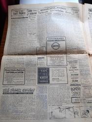 Cumhuriyet Gazetesi - 22 Kasım 1957 - Seçimler Hakkında Meclis Tahkikatı Açılması Katileşti - Başbakan Adnan Menderes Yeni Hükümeti Dün De Açıklayamadı - Eski Vali Fahrettin Kerim Gökay Vilayetten Taşındı - Yeni İstanbul Valisi Mümtaz Tarhan Parti Hayatından Çekiliyor - Sümerbank Maliyetleri Esas Tutuldu - Fezanın İlk Fatihleri Suni Peykler Yazı Dizisi - Seni Sevmek Kaderim Yazan Sinclair Levis - Kıbrıslı Bir Türk Polisini Öldüren Katiller Bulunamadı - Asya Gribinin İkinci Turu - Kral Kupası Tenis Karşılamaları - Avrupalı Meşhur Terzi Carven Geldi - Asya Gribi Yüzünden Şehir Dram Tiyatrosunda Yeni Piyes Geri Kaldı - Pertevniyallilerin Aşure Günü - Dünyanın En Kuvvetli Adamı Jan Rayçeviç - General Electric Ampul - Fenerbahçeli Milli Oyuncu Seraceddin Kırklar Romaya Gidiyor - Atletizm Federasyonu Muvaffak Oldu Amerikalı Antrenör V.E. Francy Geliyor - Federasyon Kupasının Sekiz Takımı Maça Hazır - 100.000 Kişilik Stadın Temeli Mart'ta Atılacak - Puppo Sandro 1958 de Gelecek