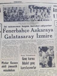 Cumhuriyet Gazetesi - 22 Kasım 1957 - Seçimler Hakkında Meclis Tahkikatı Açılması Katileşti - Başbakan Adnan Menderes Yeni Hükümeti Dün De Açıklayamadı - Eski Vali Fahrettin Kerim Gökay Vilayetten Taşındı - Yeni İstanbul Valisi Mümtaz Tarhan Parti Hayatından Çekiliyor - Sümerbank Maliyetleri Esas Tutuldu - Fezanın İlk Fatihleri Suni Peykler Yazı Dizisi - Seni Sevmek Kaderim Yazan Sinclair Levis - Kıbrıslı Bir Türk Polisini Öldüren Katiller Bulunamadı - Asya Gribinin İkinci Turu - Kral Kupası Tenis Karşılamaları - Avrupalı Meşhur Terzi Carven Geldi - Asya Gribi Yüzünden Şehir Dram Tiyatrosunda Yeni Piyes Geri Kaldı - Pertevniyallilerin Aşure Günü - Dünyanın En Kuvvetli Adamı Jan Rayçeviç - General Electric Ampul - Fenerbahçeli Milli Oyuncu Seraceddin Kırklar Romaya Gidiyor - Atletizm Federasyonu Muvaffak Oldu Amerikalı Antrenör V.E. Francy Geliyor - Federasyon Kupasının Sekiz Takımı Maça Hazır - 100.000 Kişilik Stadın Temeli Mart'ta Atılacak - Puppo Sandro 1958 de Gelecek