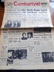 Cumhuriyet Gazetesi - 14 Kasım 1957 - İstanbul'a Dair Yüksek Seçim Kurulunun Kararı - Demokrat Parti Grubu Bugün İki İmtihanını Veriyor - İtalyan Sefaretinde Resmi Kabulde Celal Bayar Ve Adnan Menderes Fotoğrafı -İtalyan Cumhurbaşkanı Gioavanni Gronchi Bugün Şehrimize Geliyor - Japonya'dan İstanbul'a 4,5 Senede Gelebilen İki Amerikalı Kadın Estaline Davis Ve Cornelia Hoppe - Sanatkar Cahide Sonku İhsan Doruk'u Dava Ediyor - Osman Bölükbaşı Mezuniyet İstedi - Tiyatro Festivali - Milli Piyangonun 29 Ekim Talihlileri  - Ingrid Bergman - Nuri Demirağ Dün Vefat Etti- Süveyş Harbi İsrail'e Kaça Malolmuş - Çocuklarımız İçin Yazan Burhan Felek - Günün Adamı Felix Gaillard - Poyraz Fırtınası Marmara'da Kazalara Sebebiyet Verdi - Milli Takım Tek Seçicisi Eşfak Aykaç Kadroyu Pazartesiye Açıklayacak - Film Yıldızı Deniz Tanyeli Puro Tuvalet Sabunları Kullanıyorum Diyor - Real Madrid Mağlup - Beylerbeyi Sahasında Hadise - Pe Re Ja Limon Kolonyası - Yeni Karamürsel Mağazası - Apikoğlu Sucukları
