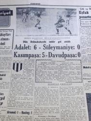 Cumhuriyet Gazetesi - 14 Kasım 1957 - İstanbul'a Dair Yüksek Seçim Kurulunun Kararı - Demokrat Parti Grubu Bugün İki İmtihanını Veriyor - İtalyan Sefaretinde Resmi Kabulde Celal Bayar Ve Adnan Menderes Fotoğrafı -İtalyan Cumhurbaşkanı Gioavanni Gronchi Bugün Şehrimize Geliyor - Japonya'dan İstanbul'a 4,5 Senede Gelebilen İki Amerikalı Kadın Estaline Davis Ve Cornelia Hoppe - Sanatkar Cahide Sonku İhsan Doruk'u Dava Ediyor - Osman Bölükbaşı Mezuniyet İstedi - Tiyatro Festivali - Milli Piyangonun 29 Ekim Talihlileri  - Ingrid Bergman - Nuri Demirağ Dün Vefat Etti- Süveyş Harbi İsrail'e Kaça Malolmuş - Çocuklarımız İçin Yazan Burhan Felek - Günün Adamı Felix Gaillard - Poyraz Fırtınası Marmara'da Kazalara Sebebiyet Verdi - Milli Takım Tek Seçicisi Eşfak Aykaç Kadroyu Pazartesiye Açıklayacak - Film Yıldızı Deniz Tanyeli Puro Tuvalet Sabunları Kullanıyorum Diyor - Real Madrid Mağlup - Beylerbeyi Sahasında Hadise - Pe Re Ja Limon Kolonyası - Yeni Karamürsel Mağazası - Apikoğlu Sucukları