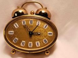 LOT.9 » MASA SAATİ, DANTELALI ENDER BULUNAN ELİPS FORMUNDA ALMAN ''GOLDBÜHL'' ÇALIŞAN SAAT 358