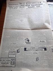 Cumhuriyet Gazetesi - 5 Kasım 1947 - Hind Müslümanları Cumhuriyet Başmakale - Celal Bayar'ın Giresunda Demokratlarla Konuşması - Amerika'nın Rusya'yı İtham Eden Raporu - 1939 da Rus Alman Dostluk Misakı İmzalandıktan Sonra Stalin İle Ribbentrop El Sıkışırlarken Fotoğrafı - Demokrat Partiyi Sinirlendiren Yeni Bir Nutuk - İzmir'de Kömürsüzlük Başgösterdi - Mümtaz Ökmen Hakkında Dedikodular - Polonyalılar Almanya'ya Girdiler - Eczacılar Cemiyetinde Heyecanlı Bir Toplantı Fotoğraf - Vatanın En Büyük Elektrik Santrali Yazan İsmail Habib Sevük - Şehir Komedi Tiyatrosunda Şeytan Tohumu - Sululuk Salgını Yazan Burhan Felek Köşe Yazısı - Küçük Hikaye Himaye Çeviren Hatice Vildan - Beyaz Melek Milli Alemdar Ve Şık Sinemasında - 1948 Ece Ajandası - Hamiyet Yüceses Müzeyyen Senar Işıl Ve Zehra Bilir Beyoğlu Eski Novotni Oteli Altında Aile Saz Salonunda - Bugünkü Radyo Programı - Parker 51 Dolma Kalem - Bulmaca - Borsa - İstanbul Belediyesi Şehir Tiyatroları Dram Kısmında Oran Bale Heyeti - Tarlan