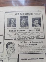 Cumhuriyet Gazetesi - 5 Kasım 1947 - Hind Müslümanları Cumhuriyet Başmakale - Celal Bayar'ın Giresunda Demokratlarla Konuşması - Amerika'nın Rusya'yı İtham Eden Raporu - 1939 da Rus Alman Dostluk Misakı İmzalandıktan Sonra Stalin İle Ribbentrop El Sıkışırlarken Fotoğrafı - Demokrat Partiyi Sinirlendiren Yeni Bir Nutuk - İzmir'de Kömürsüzlük Başgösterdi - Mümtaz Ökmen Hakkında Dedikodular - Polonyalılar Almanya'ya Girdiler - Eczacılar Cemiyetinde Heyecanlı Bir Toplantı Fotoğraf - Vatanın En Büyük Elektrik Santrali Yazan İsmail Habib Sevük - Şehir Komedi Tiyatrosunda Şeytan Tohumu - Sululuk Salgını Yazan Burhan Felek Köşe Yazısı - Küçük Hikaye Himaye Çeviren Hatice Vildan - Beyaz Melek Milli Alemdar Ve Şık Sinemasında - 1948 Ece Ajandası - Hamiyet Yüceses Müzeyyen Senar Işıl Ve Zehra Bilir Beyoğlu Eski Novotni Oteli Altında Aile Saz Salonunda - Bugünkü Radyo Programı - Parker 51 Dolma Kalem - Bulmaca - Borsa - İstanbul Belediyesi Şehir Tiyatroları Dram Kısmında Oran Bale Heyeti - Tarlan