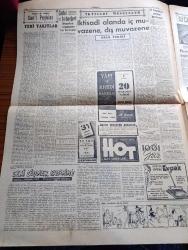 Cumhuriyet Gazetesi - 25 Kasım 1957 - Gıda Maddelerine Dair Alınan Yeni Kararlar - Başbakan Adnan Menderes'in Dünkü Tetkikleri - Meclis 4. Gündemsiz Toplantısını Yapıyor - Kıbrıs'ta Yeni Bir İnfilak Fotoğrafı - Seçim Sonrası ilk Siyasi Parti Kongreleri - Amerika Televizyonlu Suni Peykler Atacak - Yeni Havayolları Genel Müdürü Enver Akoğul - Türk İş Adamlarına Kredi Açan Amerikalı Milyoner William Graham  - Solist Ayla Erduran Moskova Radyosunda Konuştu - Küba İsyanı Genişliyor - Adana'da Çocuk Tiyatrosu Faaliyete Geçti - Kraliçe Victoria'nın İç Çamaşırları Satılığa Çıkarıldı - Bedri Rahmi Eyüboğlu Pazartesi Konuşmaları - Burhan Felek - Günün Adamı Saint Laurent - Haftalık Radyo Programı - Eskişehir'de Fahrettin Kerim Gökay'ı Sevenler Cemiyeti Kuruldu - 50 Senelik Tarihte İlk Defa Fenerbahçe Ankara'dan İki Mağlubiyetle Dönüyor - Galatasaray İzmirspor'u Yendi - Vezüv Gaz Sobası - Federasyon Kupası - Kuştüyü Fabrikası - Havilland Pudrası