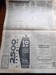 Cumhuriyet Gazetesi - 25 Kasım 1957 - Gıda Maddelerine Dair Alınan Yeni Kararlar - Başbakan Adnan Menderes'in Dünkü Tetkikleri - Meclis 4. Gündemsiz Toplantısını Yapıyor - Kıbrıs'ta Yeni Bir İnfilak Fotoğrafı - Seçim Sonrası ilk Siyasi Parti Kongreleri - Amerika Televizyonlu Suni Peykler Atacak - Yeni Havayolları Genel Müdürü Enver Akoğul - Türk İş Adamlarına Kredi Açan Amerikalı Milyoner William Graham  - Solist Ayla Erduran Moskova Radyosunda Konuştu - Küba İsyanı Genişliyor - Adana'da Çocuk Tiyatrosu Faaliyete Geçti - Kraliçe Victoria'nın İç Çamaşırları Satılığa Çıkarıldı - Bedri Rahmi Eyüboğlu Pazartesi Konuşmaları - Burhan Felek - Günün Adamı Saint Laurent - Haftalık Radyo Programı - Eskişehir'de Fahrettin Kerim Gökay'ı Sevenler Cemiyeti Kuruldu - 50 Senelik Tarihte İlk Defa Fenerbahçe Ankara'dan İki Mağlubiyetle Dönüyor - Galatasaray İzmirspor'u Yendi - Vezüv Gaz Sobası - Federasyon Kupası - Kuştüyü Fabrikası - Havilland Pudrası