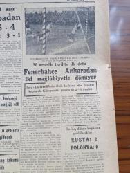 Cumhuriyet Gazetesi - 25 Kasım 1957 - Gıda Maddelerine Dair Alınan Yeni Kararlar - Başbakan Adnan Menderes'in Dünkü Tetkikleri - Meclis 4. Gündemsiz Toplantısını Yapıyor - Kıbrıs'ta Yeni Bir İnfilak Fotoğrafı - Seçim Sonrası ilk Siyasi Parti Kongreleri - Amerika Televizyonlu Suni Peykler Atacak - Yeni Havayolları Genel Müdürü Enver Akoğul - Türk İş Adamlarına Kredi Açan Amerikalı Milyoner William Graham  - Solist Ayla Erduran Moskova Radyosunda Konuştu - Küba İsyanı Genişliyor - Adana'da Çocuk Tiyatrosu Faaliyete Geçti - Kraliçe Victoria'nın İç Çamaşırları Satılığa Çıkarıldı - Bedri Rahmi Eyüboğlu Pazartesi Konuşmaları - Burhan Felek - Günün Adamı Saint Laurent - Haftalık Radyo Programı - Eskişehir'de Fahrettin Kerim Gökay'ı Sevenler Cemiyeti Kuruldu - 50 Senelik Tarihte İlk Defa Fenerbahçe Ankara'dan İki Mağlubiyetle Dönüyor - Galatasaray İzmirspor'u Yendi - Vezüv Gaz Sobası - Federasyon Kupası - Kuştüyü Fabrikası - Havilland Pudrası