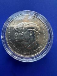 Birleşik Krallık 25 Pence 1981 Prens Charles ve Lady Diana’nın Evliliği. İngiltere. Hatıra, Çil, Akrilik Kapamasında. 38.61 mm çap. 28.28 gr.