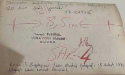 Uludağ da kayak yapılırken çekilmiş olan kadın-erkek fotoğrafı. Bursa 18 Şubaat 1975 .ORJİNAL SİYAH & BEYAZ 17x12cm EBADINDA - 1940'LAR, 1950'LER, 1960'LAR ve 1970'LER