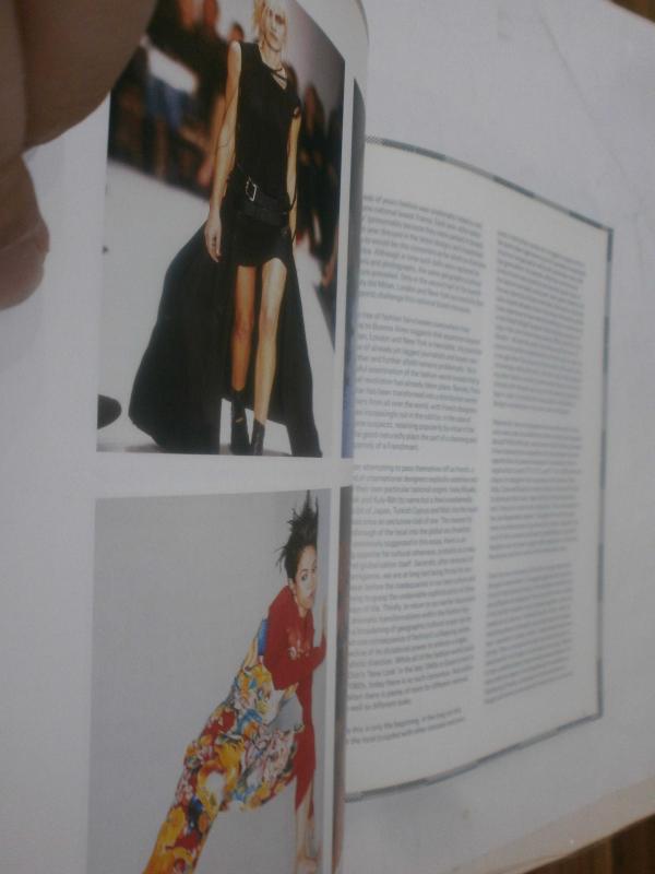 英語版　GLOBAL FASHION LOCAL TRADITION Global Fashion Local Tradition - On the Globalisation of Fashion