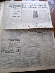 Cumhuriyet Gazetesi - 22 Şubat 1955 - Hükümet Primli Turizm Dövizi İgdaş Ediyor - İzmirde Dün Görülmemiş Bir Med Hadisesi Vukubuldu - Celal Bayar Ve Eşi Pakistan Genel Valisi Gulam Muhammed'in Karaşi'de Verdiği Bir Ziyafette Fotoğraf - Gazeteciliği Şah Olmaya Tercih Eden İran Tahtının Varisi Prens Ali Fotoğrafı - General Van Fleet Dün İstanbul'a Geldi - Hemşire Okulunun 30. Yıldönümü Kutlandı Fotoğraf - İkinci Elektrik Santrali Yer Altında Kurulacak - Sisli Ufuklar Yazan Taylor Caldwell Yazı Dizisi - Bir Hekimimizin Cevabı Yazan Burhan Felek Köşe Yazısı - Bu Haftaki Maçlar Devre Sonuna Bırakıldı - 1954 1955 Yunus Nadi Mükafatı En Güzel Fikir Yazısı - Ordu Takımı Kampına İltihak Eden Futbolcular - Avare Filmi Sümer Sinemasında - Bir Bekarın Sevgilileri Yazan Maurice Dekobra Yazı Dizisi - Günün Resimleri - Resimli Roman Gangsterler Yatağı Yazan George Simenon - Otomobille Maça Çıkış Fotoğraf - Milano'nun Savoy Otelinde 26 Ressam Gina Lollobrigida'nın Resimlerini Yapıyor Fotoğraf - Shell