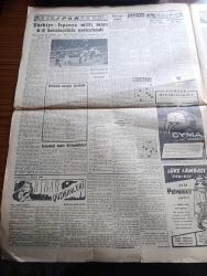 Cumhuriyet Gazetesi - 9 Haziran 1952 - Kısa Görüşlü Politika Cinayettir Yazan Abidin Daver Başmakale - Yunan Kral Ve Kraliçesi Dün Geldiler Fotoğraf - Kraliçe Federasyonu Elinde Türk Yunan Bayrakları Trenden Halkı Selamlıyor Fotoğrafı - Kralın Ziyaretine Dair Venizelos'un Demeci - Fransa Halkı Komünizmle Mücadeleye Davet Edildi - Başbakan Adnan Menderes Ankara'ya Domdu- Aziz Şehidimiz Albay Nuri Pamir'le Son Mülakat - Kore Değiştirme Birliğimiz - Türkiye İspanya Milli Maçı 0 0 Beraberlikle Neticelendi Fotoğrafı - Gelin Aya Gidelim Toplayan Tevfik Sadullah Yazı Dizisi - Ramazan Fıkraları - Ruh Gurbetinde Yazan Kerime Nadir Yazı Dizisi - Suriye'de Askeri İdare Dün Gece Sona Erdi - Güzel Yazan Burhan Felek Köşe Yazısı - Gül Kupasını Fenerbahçe Kazandı - İstanbul Tenis Birincilikleri - İstanbul Ankara Radyosu Programı - Sanat Âleminde Yazan Bedri Rahmi Eyüboğlu - Çapamarka - Siemens Otomobil Radyosu - Sheaffers Dolma Kalemi - Yunan Kral Ve Kraliçesinin Türkiye'ye Ziyaretlerinde Fotoğraflar