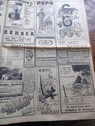 Cumhuriyet Gazetesi - 4 Mayıs 1952 - Atina Dönüşü Yazan Nadir Nadi Başmakale - Türk Heyeti Dün 15.30 Da Atina'dan İstanbul'a Döndü - Başbakan Adnan Menderes Dün Karaya Ayak Bastıktan Sonra Kendisini Karşılayan Partililer Ve Halk Arasında Fotoğraf - Türkiye İle Arap Birliği Arasındaki Münasebetler - İsviçre İle Türk Milli Tenis Takımı Maçı Fotoğraf - Arsenal Kral Kupası Maçını Da Kaybetti - Bir Beyaz Gömleklinin Dramı Yazan Doktor Burhan Öncel Yazı Dizisi - Karaköy Köprüsü Tamir Edilecek - Panaroma Yazan Yakup Kadri Karaosmanoğlu Yazı Dizisi - Mısır Kraliçesi Ve General Franco'nun Kızı Fotoğrafı - Suudi Arabistan'da Milli Banka Kuruluyor - Galatasaray İstanbulspor'a 1 0 Yenildi - Fenerbahçe 0 Beykoz 1 - Haftalık Radyo Programı - Nebati Gıdalar Mı Yoksa Hayvani Gıdalar Mı İnsanı Daha Çok Yaşatır - Dolmabahçe Sarayında Vezir Odası Yazan Haluk Yusuf Şehsuvaroğlu - Emlak Bankası - Senenin En Büyük Konseri Sabite Tur Ve Lütfi Güneri Eskişehir'de - Sirkecide İstanbul Lokantası Açılmıştır