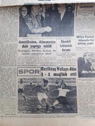 Cumhuriyet Gazetesi - 5 Mayıs 1952 - Akdeniz Bölgesi Komutanlığı Yazan Abidin Daver Başmakale - Ordumuza Dair General Arnold'un Beyanatı - Başbakanlıkta Yapılan Dünkü Mühim Toplantı - Demir Perde Gerisinde Temizlenenler - Mubadillerin Seyahat Serbestisi - Millet Partisi Adana'da Bir Miting Yaptı - Osman Bölükbaşı İktidarı Şiddetle Tenkit Etti Fotoğraf - Beşiktaş Vefa'yı 3 1 Mağlup Etti Fotoğraf - Bir Beyaz Gömleklinin Dramı Yazan Doktor Burhan Öncel Yazı Dizisi - Liberte Yazan Hasan Ali Yücel Köşe Yazısı - Pakistan'da Türk Tütününden Sigara Yapan Bir Fabrika Kuruluyor - Panaroma Yazan Yakup Kadri Karaosmanoğlu Yazı Dizisi - Atomların Kanser Tedavisi - İlaçlara Gümrük Zammı Yazan Burhan Felek Köşe Yazısı - Ankara'ya Gelen Brezilya Takımının Ücreti Verilmiyor - Emniyet 1 Kasımpaşa 0 - Arsenal'e Kupayı Kaybettiren Gol Fotoğrafı - Küçük Sahnede Fareler Ve İnsanlar Piyesi - English Elektric Çamaşır Makinesi - Norge Buzdolabı - Vaporeks Otomatik Tencere - Star Radyo - James Hafif Motosiklet