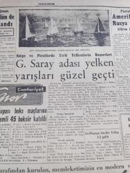 Cumhuriyet Gazetesi - 20 Temmuz 1959 - Geç Olsun Da Yazan Nadir Nadi Başmakale - Seçimlerin Tehiri Tasarıları Bugün Mecliste Görüşülüyor - Ordu Yapı Kooperatifleri Şikayet Konusu Oluyor - Eyüp Demokrat Parti Kongresinde İki Delege Arasında Bir Tartışma Fotoğrafı - Kartal Leylek Savaşı - Ankara Sümerbank İşçileri kongresini Polis Dağıttı - Dışişleri Bakanı Fatin Rüştü Zorlu Cenevre'den Döndü - Otelli Otobüs Fotoğrafı - Kıbrıs'taki İngiliz Askerleri Çekiliyor - Haritamızda Bir Nokta Yazan Fakir Baykurt Yazı - Beş Milyonerimizi Düşünürken Yazan Hasan Ali Yücel - Komünist Mi Değil Mi Yazan Ömer Sami Coşar - Ford Tesisi Ankara Üniversitesine Bağış Yaptı - Pazartesi Konuşmaları Yazan Bedri Rahmi Eyüboğlu - Bay Oscar Karikatür- Ruslar Anna Karenin'i Çevirecekler - Uluç Ali Yazan Halikarnas Balıkçısı Yazı Dizisi - İstanbul Ankara Radyosu Programı - Yesari Asımın En Son Şaheserleri - Galatasaray Adası Yelken Yarışları Güzel Geçti - Gündüz Kılıç Feriköy Antrenörü Oldu - Aycan Önel Rekor Kırdı