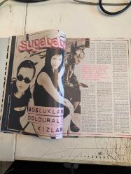 BLUE JEAN DERGİSİ - NİSAN 2001 - SAYI 4 - ROXETTE - DAFT PUNK - AEROSMITH - LATIN FURYASI - NIRVANA VE GRUNGE - EN İYİ ALBUM KAPAKLARI 3 - EMMA AÇIKLADI - SPICE GIRLS DAĞILABİLİR - J. LO'NUN SİHİRLİ ELBİSESİ - GORILLAZ - PHOENIX - 82 SAYFA - POSTERLER VE ÇIKARTMA EKİ YOKTUR