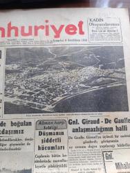 Cumhuriyet Gazetesi - 9 İkincikanun (Ocak) 1943 -  Büyük Dünya Kumarında Taraflar Başmakale - Varlık Vergisi İçin Meclisten Verilen İstidalar Tomar Halinde Maliye Vekaletine Gönderildi - Tunus Harekatında Müttefiklerin Başlıca Hedefi Olan Bizerte Limanına Havadan Bakış Fotoğrafı - Karadeniz'de Boğulan 22 Irkdaşımız - Hür Fransızlar Merzuk Vahasını Zaptettiler - Cumhuriyet Gazetesi İdare Müdürü Mahmud Uras Vefat Etti - Sovyet Harp Tebliği - Türk Basın Heyeti Dün Hindistana Hareket Etti - Alman Harp Tebliği - General Giraud İle De Gaulle Anlaşmazlığın Halli - Amerika'nın İlk Ve En Büyük Müdafaa Hattı Panama Kanalı - Yardımcı Öğretmenlerin Töreni Fotoğraf - Kanlı Meydan Filmi Yalnız İpek Sinemasında - Kıymetli Sanatkar Muammer Karaca Bu Akşam Tekrar Aldırma Sahnesinde - Kar İzleri Örttü Yazan Henri Bordeaux Yazı Dizisi - Birleşik Milletlerin Harp Programı Yazan Ömer Rıza Doğrul - Vefat Eden Kaşif George Washington Crile - Romanya'da Yahudilerin Ekmek Tayını- Hamiyet Yüceses Sümer Gazinosu