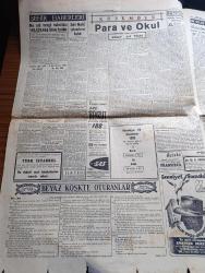 Cumhuriyet Gazetesi - 2 Ekim 1953 - Mısır Ve İran'da Siyasi Tasfiye Cumhuriyet Başamakale - Trakya Manevralarında Atom Hücumu Önlendi - Eski Dışişleri Bakanı Necmettin Sadak'ın Naşı Dün Getirildi - Ankara'da Türk Fransız Görüşmeleri Başladı -   Fransız Devlet Adamları Ankara İstasyonunda Başbakan Adnan Menderes İle Birlikte Fotoğraf - Atatürk Rozeti - Meşhur Kadın Yüzücü Florence Chadwick İstanbul'a Geldi - Mısır'da İdama Mahkum Edilen Eski Başbakan İbrahim Abdülhadi - Para Ve Okul Yazan Hasan Ali Yücel - Şehit Pilot Hikmet Yayın Eşine Başhosteslik Tekli Edildi - Irak'la Telefon Görüşmeleri Başladı - Devlet Tiyatrosu Genel Müdürü Cevat Memduh'un Basın Toplantısı - İstanbul'da İkinci Bir Askeri Tıp Okulu Açılacak - İstanbul'un Hudutları Yazan Burhan Felek Köşe Yazısı - Beşiktaş Takımı Ankara'ya Gidiyor - Fenerbahçe İdare Heyetinin Basın Toplantısı - Yeni Ses Opereti Yutmazoğlu - Üstad Münir Nurettin Selçuk Ve Ferdi Tayfur Opera Sinemasında - Eşsiz Bir Casus Yazan Waldo Brandt