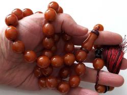 OSMANLI DÖNEMİ OBJEDEN YAPILMA KAHVERENGİ RENKLİ MÜTHİŞ İŞÇİLİKLİ MUHTEŞEM ÜÇ YEDEK DANELİ SIKMA KEHRİBAR TESPİH 1R1AA1R1 ÇOK NADİR