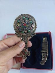 Ayna ve tarak taşlı işlemeli