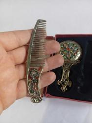 Ayna ve tarak taşlı işlemeli