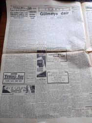Cumhuriyet Gazetesi - 8 Kasım 1952 -  Halka Işık Yazan Nadir Nadi Başmakale - Hava Kuvvetlerimiz İçin Müzakereler - Türk Tugay Komutanı Sırrı Acar Erlere Hitap Ederken Fotoğrafı- Kore'de Cumhuriyet Bayramı - Eisenhower'in Kore Seyahati Katileşiyor  Fotoğrafı - Mareşal Tito'nun Rusya'ya Dair Demeci - General Ridgway Dün Paris'e Hareket Etti - Tarişin Umumi Toplantısı - Vali Fahrettin Kerim Gökay Ankara'dan Geldi  - Stalin Dün Moskova'da Yapılan Geçid Resmini Seyretti - Avrupa Vapuru 390 Yolcu İle Gitti - Orhan Hançerlioğlunun Yeni Vazifesi - Frank Sinatra İle Ava Gardner Kenya'da - Rita Hayworth -  Yeni Atom Bombaları - Vefa İstanbulspor Bugün Karşılaşıyor - Payidar Dobra Kupası Voleybol Maçları - Şeref Stadı - Cumhuriyet Radyo Programları-  Orchestra Nationale Konseri- Orgeneral Nuri Yamut'a Nişan - Müzelik Otomobiller Yarışı - Gillette 32 Traş Makinası - Gripin - İpana Diş Macunu - Dünyanın Meşhur Şekercisi Ali Muhiddin Hacı Bekir