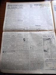 Cumhuriyet Gazetesi - 8 Kasım 1952 -  Halka Işık Yazan Nadir Nadi Başmakale - Hava Kuvvetlerimiz İçin Müzakereler - Türk Tugay Komutanı Sırrı Acar Erlere Hitap Ederken Fotoğrafı- Kore'de Cumhuriyet Bayramı - Eisenhower'in Kore Seyahati Katileşiyor  Fotoğrafı - Mareşal Tito'nun Rusya'ya Dair Demeci - General Ridgway Dün Paris'e Hareket Etti - Tarişin Umumi Toplantısı - Vali Fahrettin Kerim Gökay Ankara'dan Geldi  - Stalin Dün Moskova'da Yapılan Geçid Resmini Seyretti - Avrupa Vapuru 390 Yolcu İle Gitti - Orhan Hançerlioğlunun Yeni Vazifesi - Frank Sinatra İle Ava Gardner Kenya'da - Rita Hayworth -  Yeni Atom Bombaları - Vefa İstanbulspor Bugün Karşılaşıyor - Payidar Dobra Kupası Voleybol Maçları - Şeref Stadı - Cumhuriyet Radyo Programları-  Orchestra Nationale Konseri- Orgeneral Nuri Yamut'a Nişan - Müzelik Otomobiller Yarışı - Gillette 32 Traş Makinası - Gripin - İpana Diş Macunu - Dünyanın Meşhur Şekercisi Ali Muhiddin Hacı Bekir