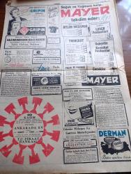 Cumhuriyet Gazetesi - 8 Kasım 1952 -  Halka Işık Yazan Nadir Nadi Başmakale - Hava Kuvvetlerimiz İçin Müzakereler - Türk Tugay Komutanı Sırrı Acar Erlere Hitap Ederken Fotoğrafı- Kore'de Cumhuriyet Bayramı - Eisenhower'in Kore Seyahati Katileşiyor  Fotoğrafı - Mareşal Tito'nun Rusya'ya Dair Demeci - General Ridgway Dün Paris'e Hareket Etti - Tarişin Umumi Toplantısı - Vali Fahrettin Kerim Gökay Ankara'dan Geldi  - Stalin Dün Moskova'da Yapılan Geçid Resmini Seyretti - Avrupa Vapuru 390 Yolcu İle Gitti - Orhan Hançerlioğlunun Yeni Vazifesi - Frank Sinatra İle Ava Gardner Kenya'da - Rita Hayworth -  Yeni Atom Bombaları - Vefa İstanbulspor Bugün Karşılaşıyor - Payidar Dobra Kupası Voleybol Maçları - Şeref Stadı - Cumhuriyet Radyo Programları-  Orchestra Nationale Konseri- Orgeneral Nuri Yamut'a Nişan - Müzelik Otomobiller Yarışı - Gillette 32 Traş Makinası - Gripin - İpana Diş Macunu - Dünyanın Meşhur Şekercisi Ali Muhiddin Hacı Bekir