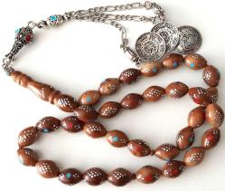 OSMANLI DÖNEMİ MALZEMEDEN YAPILMA GÜMÜŞ KAKMA VE MERCAN İŞLEMELİ AÇIK KAHVERENGİ MÜTHİŞ İŞÇİLİKLİ MUHTEŞEM GÜMÜŞ PÜSKÜLLÜ KUKA TESPİH 1Z1Q1W1 ÇOK NADİR