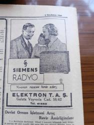 Cumhuriyet Gazetesi - 3 İkincikanun (Ocak) 1944  - Mesajlara Ve Tahminlere Dair Yazan Nadir Nadi Başmakale - Berlin'e Yeni Bir Akın - Büyük Bir İngiliz Uçak Filosu Sabaha Karşı Alman Başşehrine Hücum Etti - Rus Ordusu Polonya Hududuna Yaklaştı - Leningrad Kesiminde de Sovyetler Büyük Bir Taarruza Başladılar - Tankın Üzerinde Otomatik Silahlara Ateş Eden Rus Piyadeleri Fotoğraf - Askeri Vaziyet Yazan Emekli General H. Emir Erkilet Yazı Dizisi - Hitler'e Dürüst Hareket Edeceğine Dair Söz Veren Mareşal Petain Fotoğrafı - Rauf Orbay'ın Ankara Seyahati - Dünkü Maçlarda Bir Futbolcunun Ayağı Kırıldı - İstanbulspor 2. Galatasaray 1 Fotoğraf - Cemal Nadir Karikatür - Japonya'ya Karşı Anglosakson Stratejisi Yazan Abidin Daver - Kalkavan Vapuru Yüzdürülemiyor - Çehov'un Kırmızı Entarili Kız Kitabı Bugün Çıktı - Aşkın Doğuşu Yazan Peride Celal Yazı Dizisi - İki Cingöz Casuslara Karşı Bugün İpek Sinemasında - Mr. Willki Roosevelt'i Tenkid Ediyor - Siemens Radyo - Moran Güzellik Malzemeleri