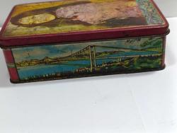 ÇY9------SANATÇI GÖRSELLİ KAPAK TENEKE MELTEM CİKLET KUTUSU