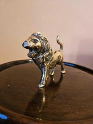 PİRİNÇ ASLAN   ( kuyruk havada )