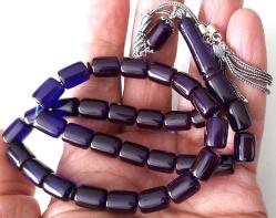 OSMANLI DÖNEMİ MÜCEVHER KUTUSUNDAN YAPILMA İŞIKTA MAVİ RENKLİ MÜTHİŞ İŞÇİLİKLİ MUHTEŞEM GÜMÜŞ PÜSKÜLLÜ SIKMA KEHRİBAR TESPİH 1RR1B1A ÇOK NADİR