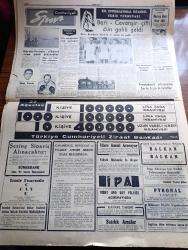 Cumhuriyet Gazetesi - 21 Ağustos 1957 - İşbirliği Konferansına Bugün De Devam Edilecek - 26. İzmir Enternasyonal Fuarı Fotoğrafı - Asya Gribi Salgın Halinde - Hürriyet Partisinin Yayın Organı Yeni Gün Gazetesi'nin Dünkü Sayısı Toplattırıldı - Kıbrıs Türkleri Arasında 15 Gün Röportajı Yapan Ömer Sami Coşar - Başbakan Adnan Menderes Amerikan Büyükelçisi İle Görüştü -Doktor Fazıl Küçük - Batı Trakya Türklerinin Eğitimi Baltalanıyor - İblisin Kızı Yazan Guy Des Cars Yazı Dizisi -  Amerikan Kongresi Dulles'ı Hırpaladı - Türk İsrail Halk Oyunları Festivali - Enver Paşa'nın Amcası Halil Paşa Vefat Etti - Bisikletçi Van Stenbergen Gene Dünya Şampiyonu - Ecved Güresin Annesini Kaybetti - Büyük Casuslar Yazan Cemalettin Saraçoğlu Yazı Dizisi - Resimli R- Tenisçi Mervyn Rose İhtar Aldı - 12. Enternasyonal İstanbul Tenis Turnuvası - Dünya Ağır Siklet Boks Şampiyonası - Fenerbahçe'nin Antrenmanına Can Bartu İle Ergun da Katıldılar - Galatasaray Çalışıyor