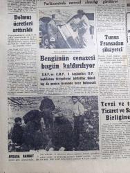 Cumhuriyet Gazetesi - 18 Nisan 1958 - Kıbrıs'ta 23 Nisan Bayramı Arifesinde Alınan Karar - Üniversite İçinde Tahkikat Genişliyor - Beyazıt Kütüphanesinde Müdürü Muzaffer Gökman Fotoğraf - Doçent Muammer Aksoy'un Profesör Ali Tanoğluna Verdiği Cevap - Başbakan Adnan Menderes Japon Gazetecilerle Fotoğrafı - Fransa Tehlikeli Bir Buhranı Sürükleniyor - Üçüncü Alev Yazan Nihal Karamağaralı Yazı Dizisi - Sovyet Sulh Taarruzlarının Batı Âleminde Yankıları Yazan Aydemir Balkan - Atom Kurbanı Japon Balıkçıları - Türkiye'ye Ait Dökümanter Bir Film Çevrilecek - Millî Namzetler Adaleti 6 1 Yendi - Can Bartu'nun Gölü Fotoğrafı - İstanbul Voleybol Şampiyonluk Maçı Galatasaray Darüşşafaka - Altın Bilezik Boks Müsabakaları Hazırlığı - Eskişehir Ligi'nde Namağlup Şampiyon Demirspor Fotoğrafı