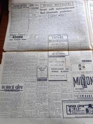 Cumhuriyet Gazetesi - 18 Nisan 1958 - Kıbrıs'ta 23 Nisan Bayramı Arifesinde Alınan Karar - Üniversite İçinde Tahkikat Genişliyor - Beyazıt Kütüphanesinde Müdürü Muzaffer Gökman Fotoğraf - Doçent Muammer Aksoy'un Profesör Ali Tanoğluna Verdiği Cevap - Başbakan Adnan Menderes Japon Gazetecilerle Fotoğrafı - Fransa Tehlikeli Bir Buhranı Sürükleniyor - Üçüncü Alev Yazan Nihal Karamağaralı Yazı Dizisi - Sovyet Sulh Taarruzlarının Batı Âleminde Yankıları Yazan Aydemir Balkan - Atom Kurbanı Japon Balıkçıları - Türkiye'ye Ait Dökümanter Bir Film Çevrilecek - Millî Namzetler Adaleti 6 1 Yendi - Can Bartu'nun Gölü Fotoğrafı - İstanbul Voleybol Şampiyonluk Maçı Galatasaray Darüşşafaka - Altın Bilezik Boks Müsabakaları Hazırlığı - Eskişehir Ligi'nde Namağlup Şampiyon Demirspor Fotoğrafı