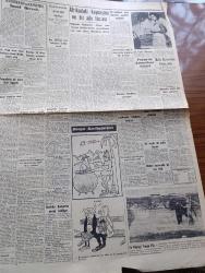 Cumhuriyet Gazetesi - 18 Nisan 1958 - Kıbrıs'ta 23 Nisan Bayramı Arifesinde Alınan Karar - Üniversite İçinde Tahkikat Genişliyor - Beyazıt Kütüphanesinde Müdürü Muzaffer Gökman Fotoğraf - Doçent Muammer Aksoy'un Profesör Ali Tanoğluna Verdiği Cevap - Başbakan Adnan Menderes Japon Gazetecilerle Fotoğrafı - Fransa Tehlikeli Bir Buhranı Sürükleniyor - Üçüncü Alev Yazan Nihal Karamağaralı Yazı Dizisi - Sovyet Sulh Taarruzlarının Batı Âleminde Yankıları Yazan Aydemir Balkan - Atom Kurbanı Japon Balıkçıları - Türkiye'ye Ait Dökümanter Bir Film Çevrilecek - Millî Namzetler Adaleti 6 1 Yendi - Can Bartu'nun Gölü Fotoğrafı - İstanbul Voleybol Şampiyonluk Maçı Galatasaray Darüşşafaka - Altın Bilezik Boks Müsabakaları Hazırlığı - Eskişehir Ligi'nde Namağlup Şampiyon Demirspor Fotoğrafı